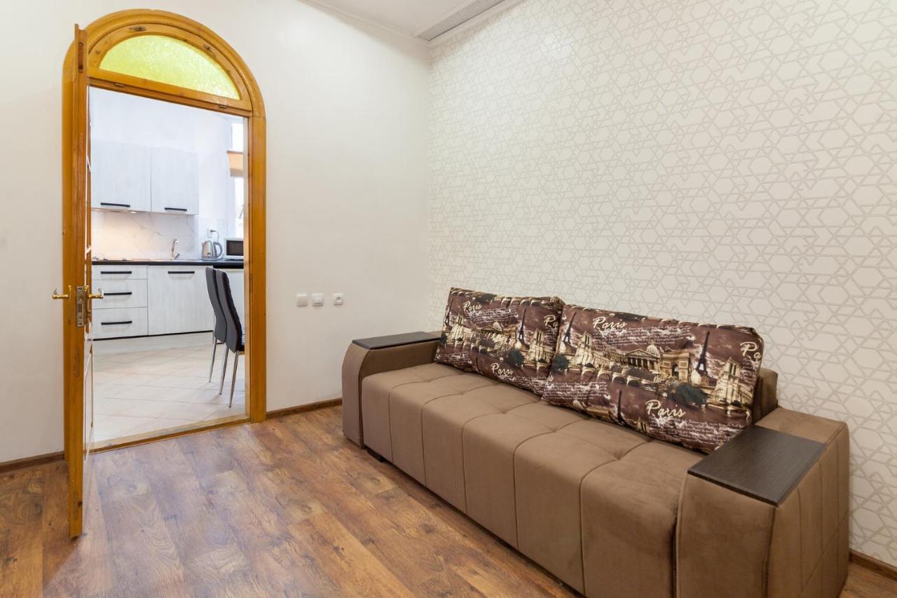 Leogrand Apartments Panteleimona Kulisha 27 إلفيف المظهر الخارجي الصورة